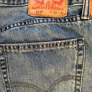 Levi’s 514 36x32, zipper-fly, soft and worn in.